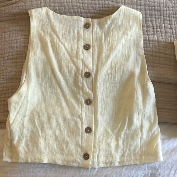 Cream Two-Piece Set – Size M, Loose Crop Tank & Floaty Capri Pants - Picture 2 of 3